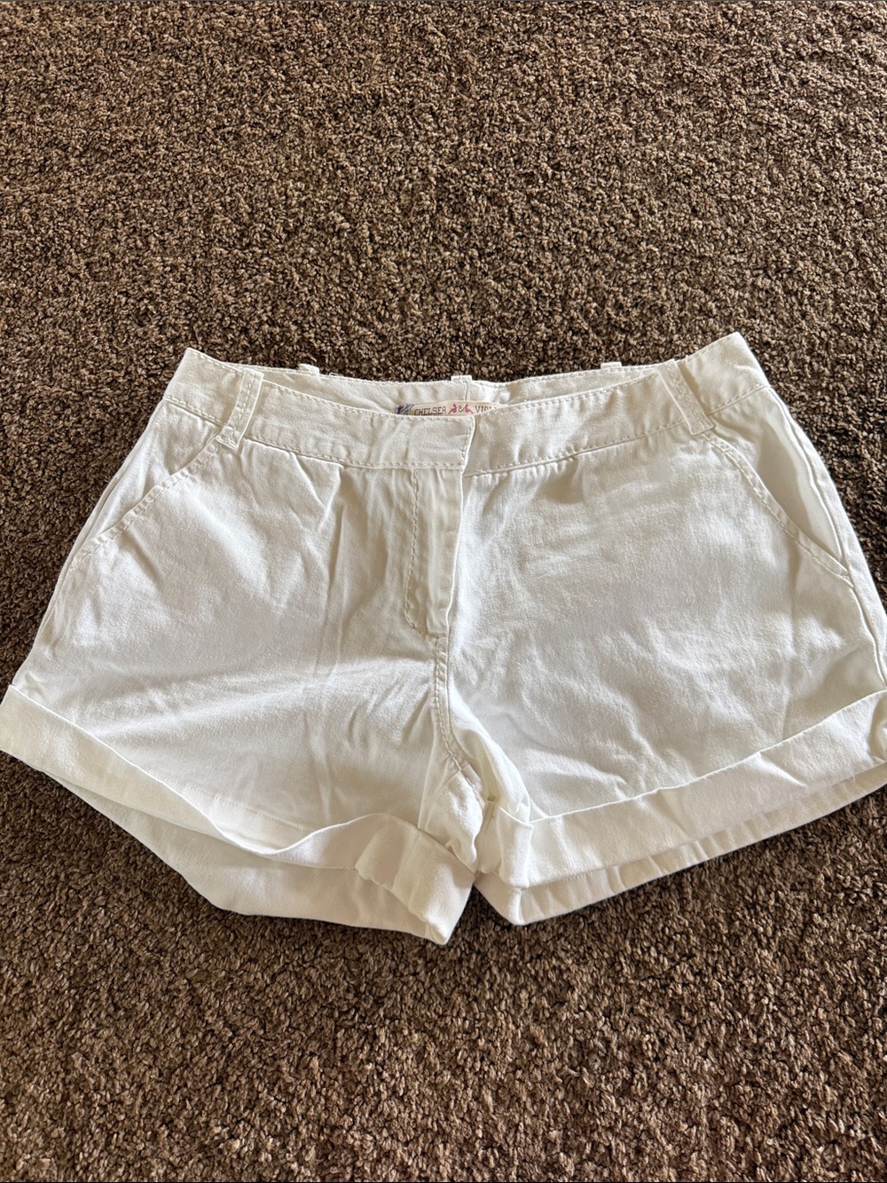 Women’s Chelsea & violet white khaki shorts low rise sz Small cute!